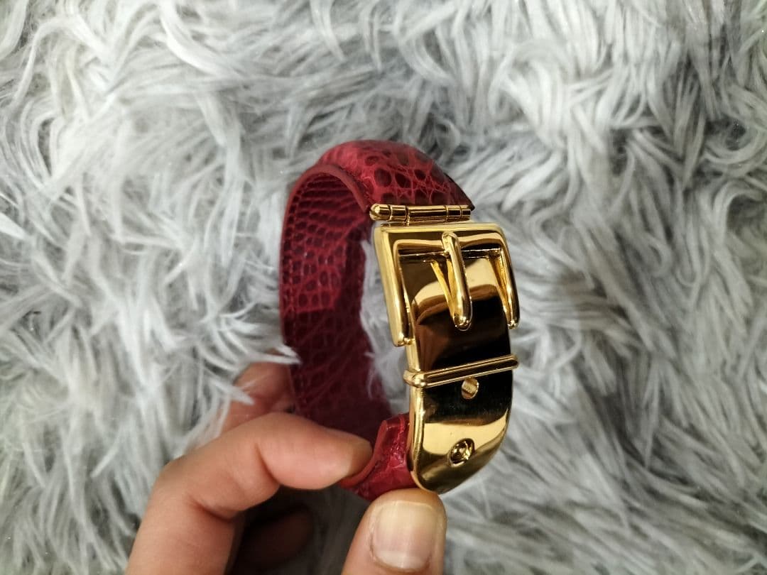 未使用グッチ赤いレザーバングル ゴールドバックル付き