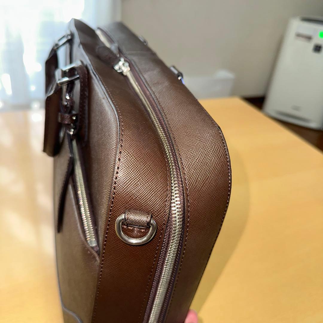 ペッレモルビダ　キャピターノ　ダークブラウン