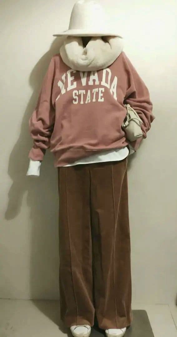 スミレ様 C6901 ロゴスウェット×コーデュロイパンツコーデ