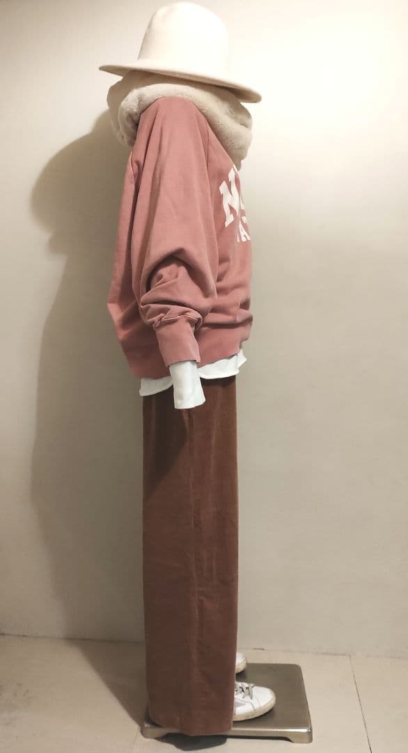 スミレ様 C6901 ロゴスウェット×コーデュロイパンツコーデ