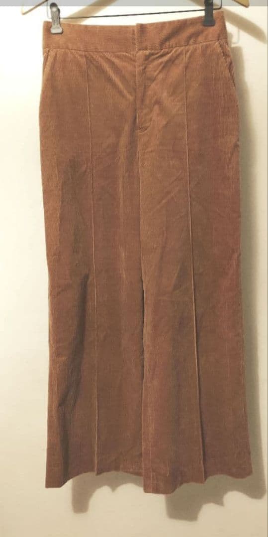 スミレ様 C6901 ロゴスウェット×コーデュロイパンツコーデ