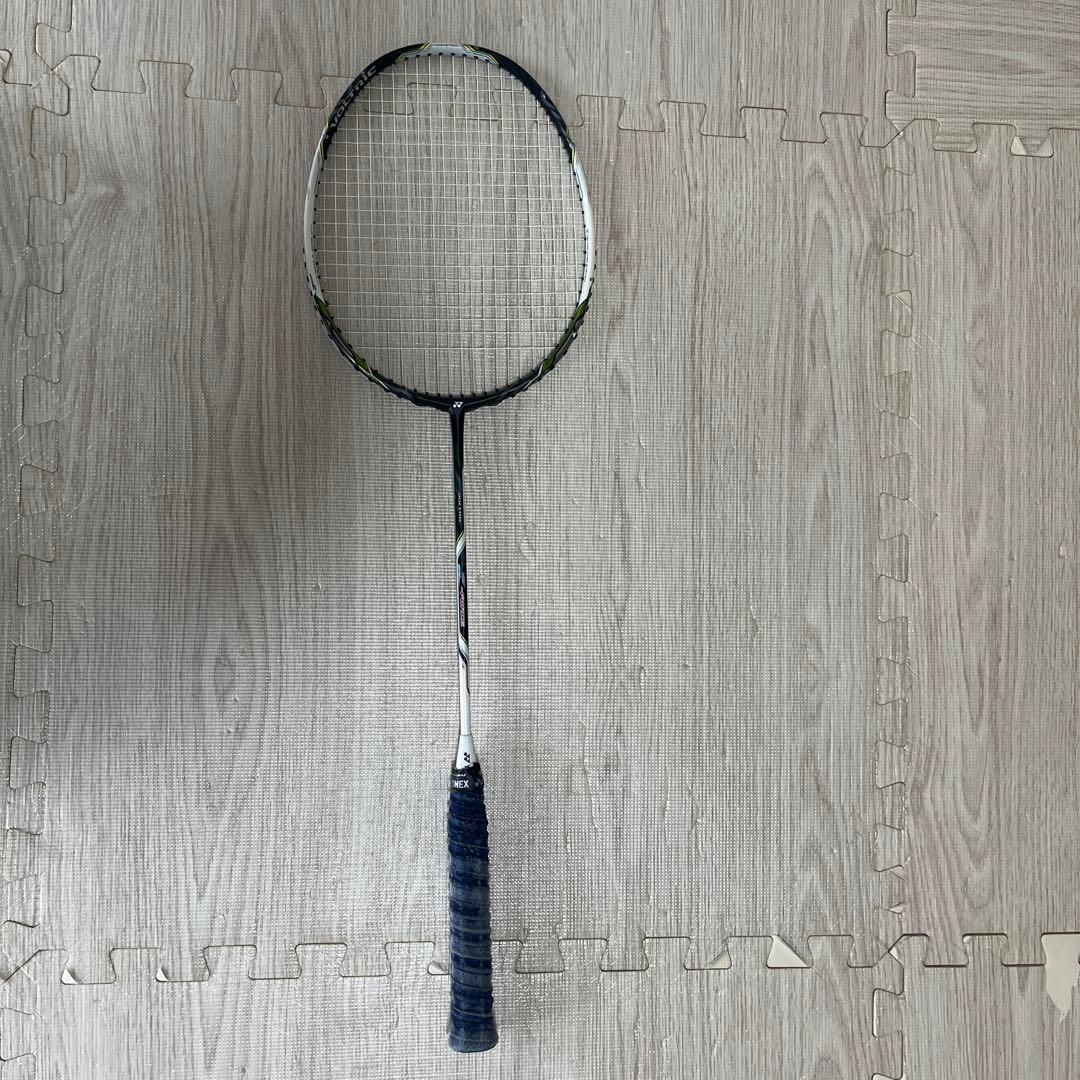 廃盤　YONEX VOLTRIC FORCF バトミントンラケット 3UG5