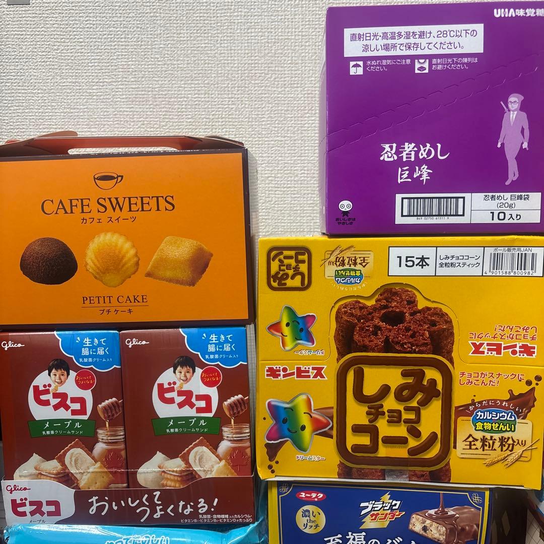 ハッピーターンリッチデニッシュおっとっとビスコしみチョココーンチョコケーキなど