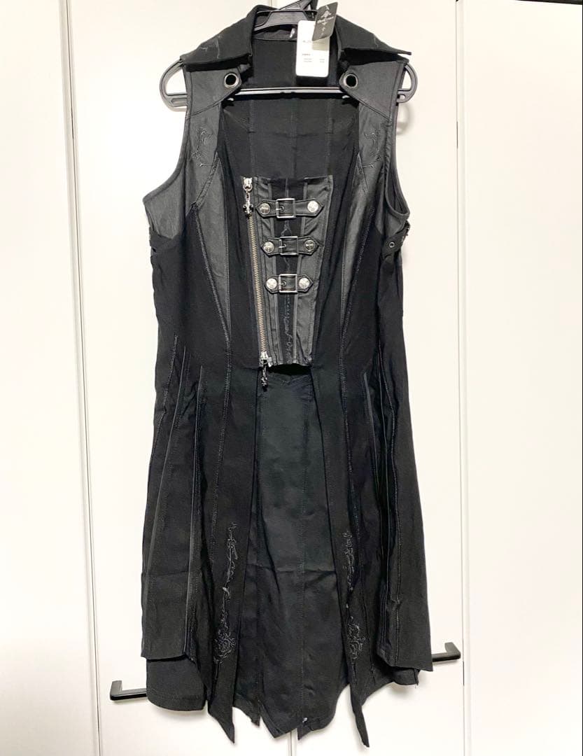 も*に様 最終値下げ　ozz croce 刺繍入りコルセットベスト　タグ付き未使