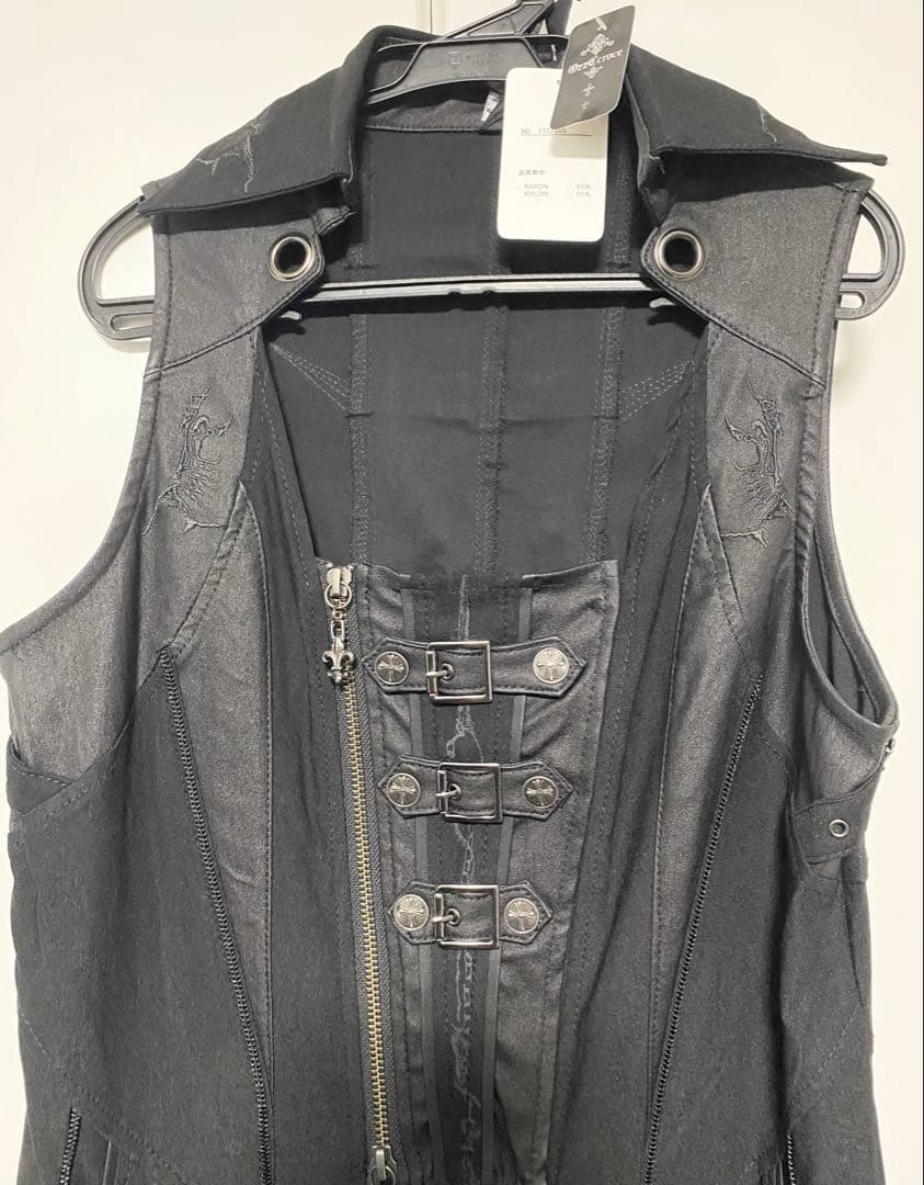 も*に様 最終値下げ　ozz croce 刺繍入りコルセットベスト　タグ付き未使