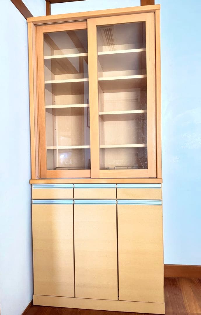 ナチュラルウッド 食器棚 ガラス戸付き／引き取り希望です！
