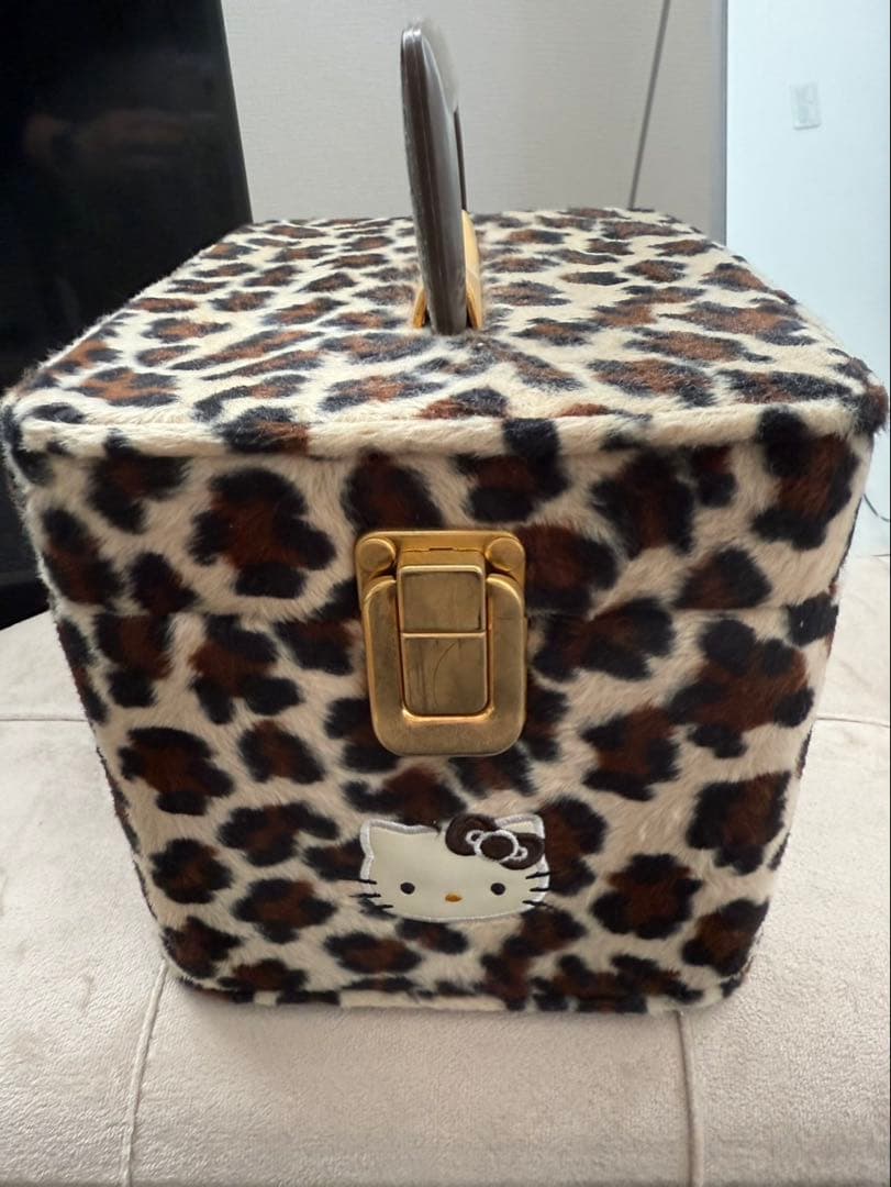 キティ　ハローキティレオパード　ヒョウ柄　ファー　化粧ボックス