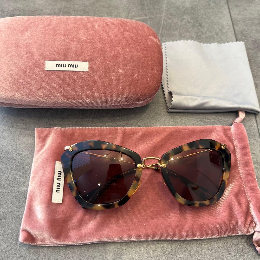 miumiu サングラス　キャットアイ