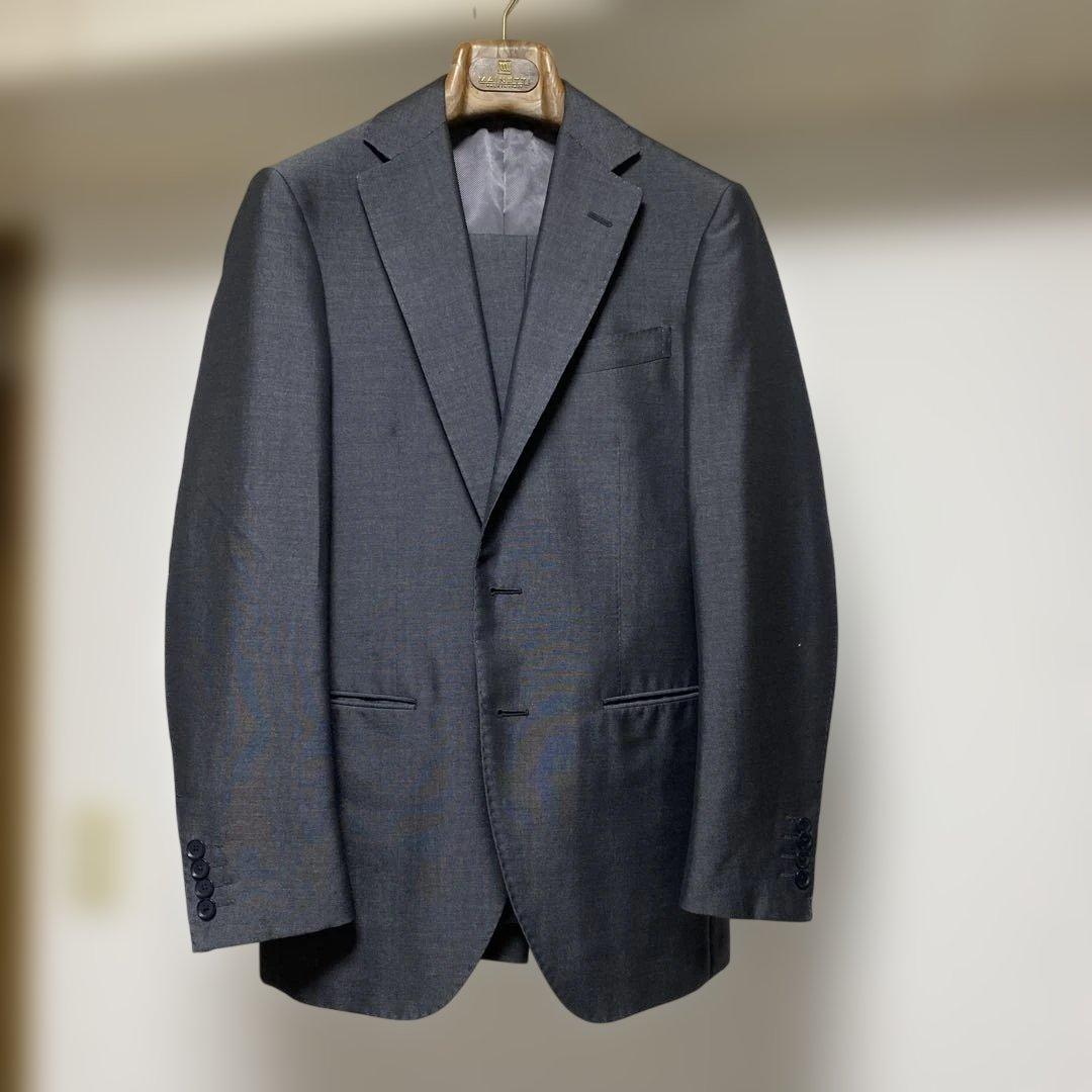 トゥモローランド　DORMEUIL ダークグレー ビジネススーツ