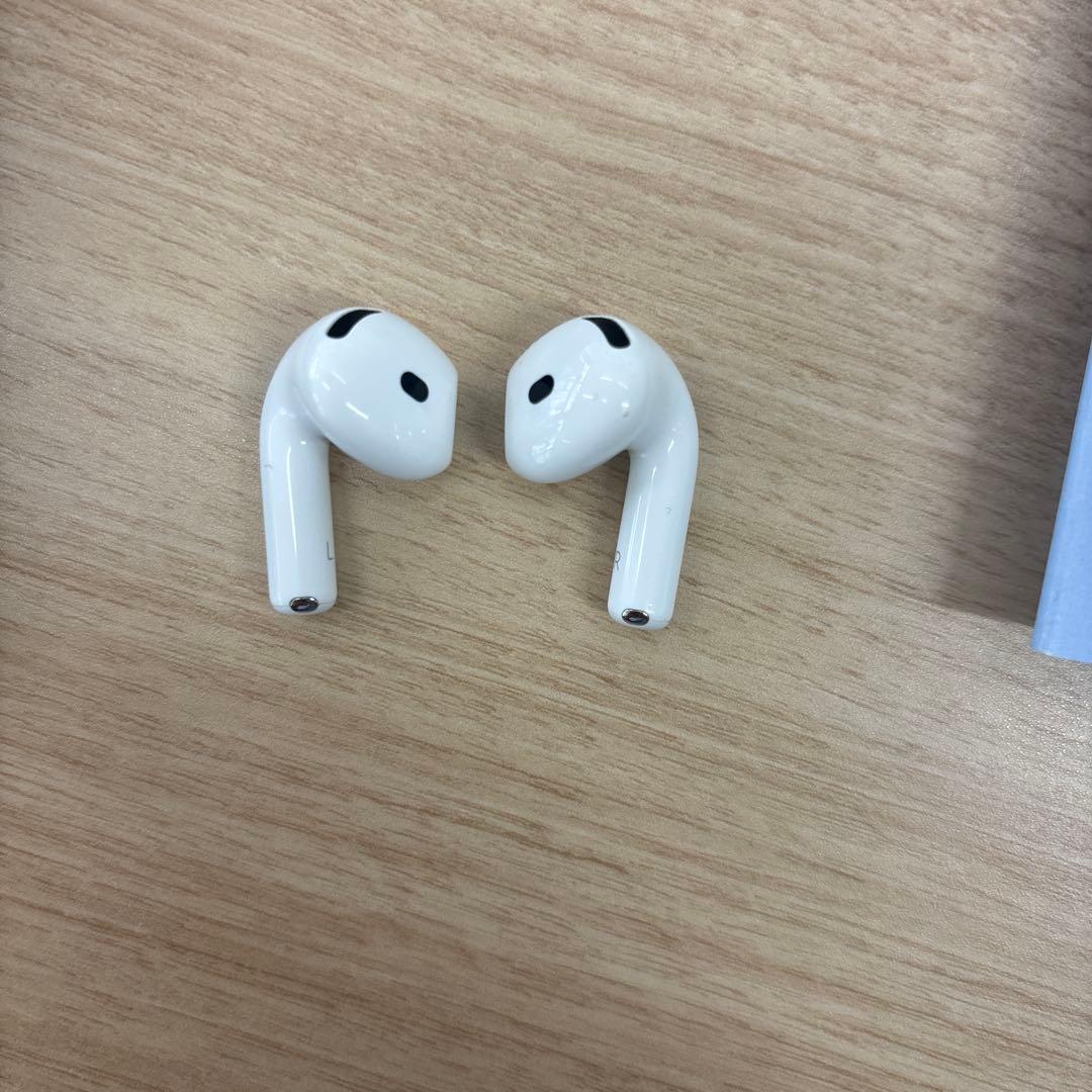 AirPods4本体のみホワイトケースなし　値下げ○