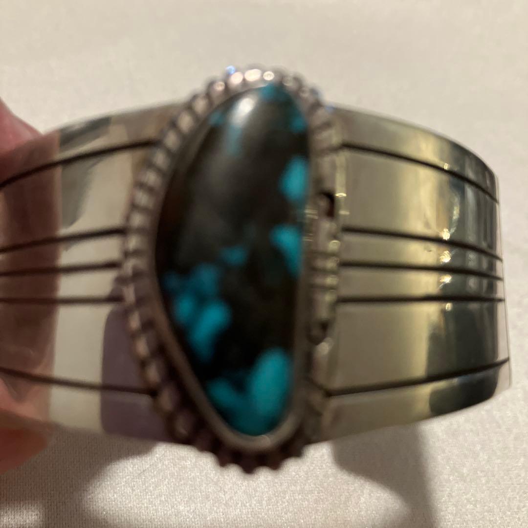 インディアンジュエリー　バングル　ナバホ族ターコイズ付きシルバーバングル