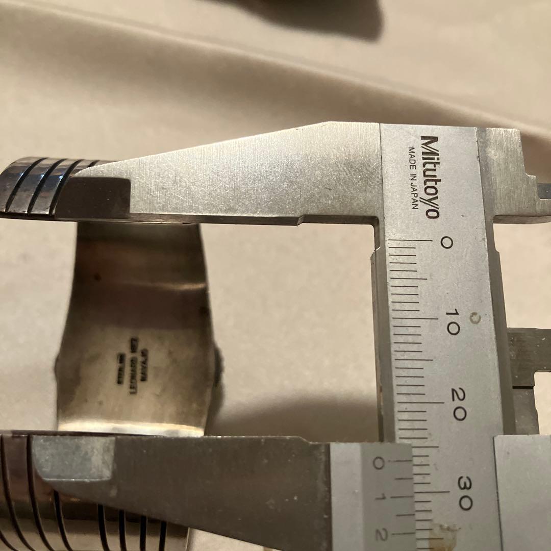 インディアンジュエリー　バングル　ナバホ族ターコイズ付きシルバーバングル