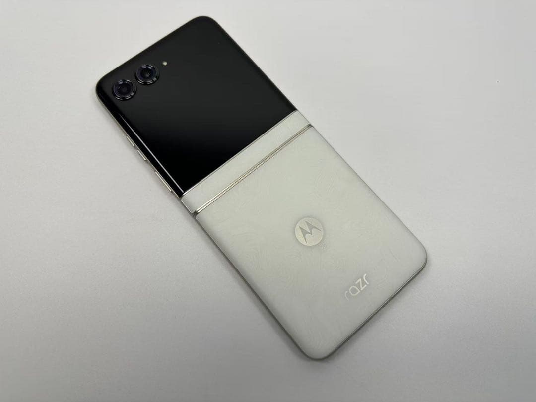 新品同様 motorola razr 50d M-51E docomo 国内版