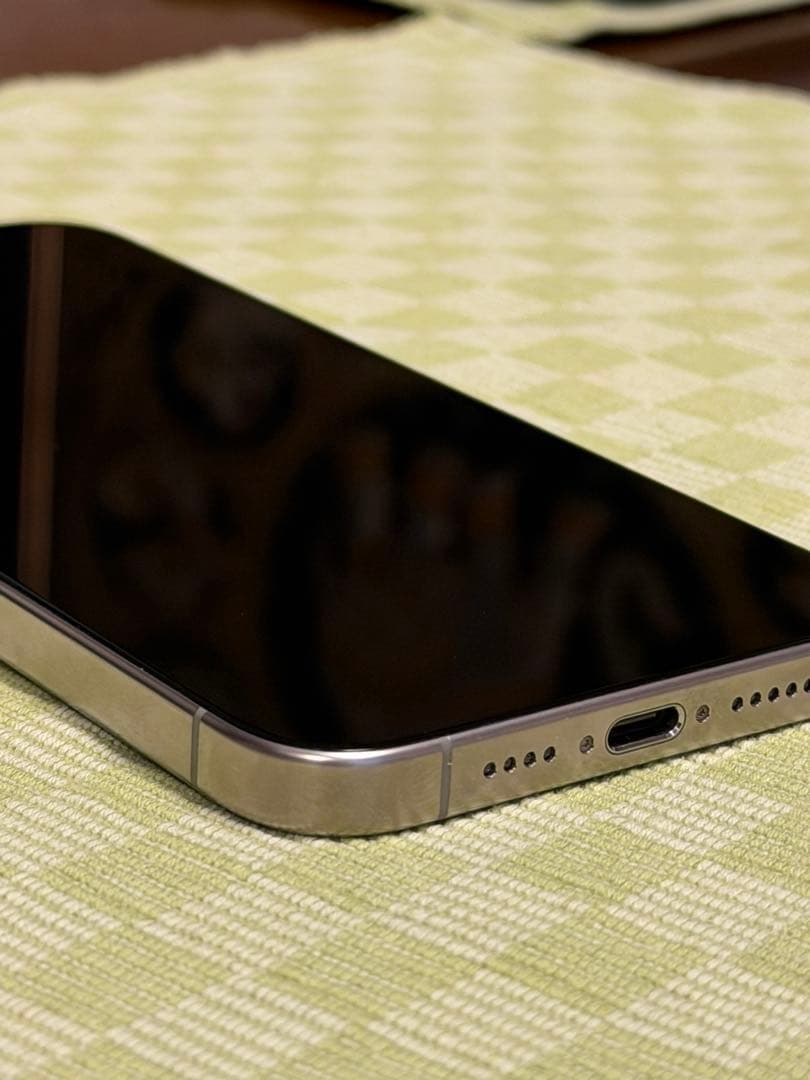 iPhone 15 Pro Max 256GB チタニウム　美品　おまけ多数