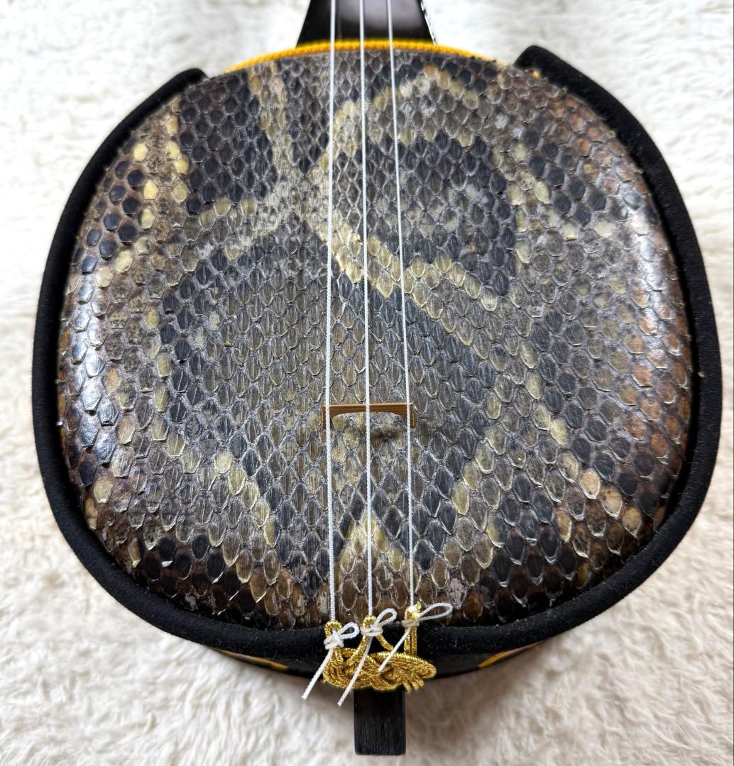 沖縄 三線 本蛇皮 黒漆 三味線 ケース付