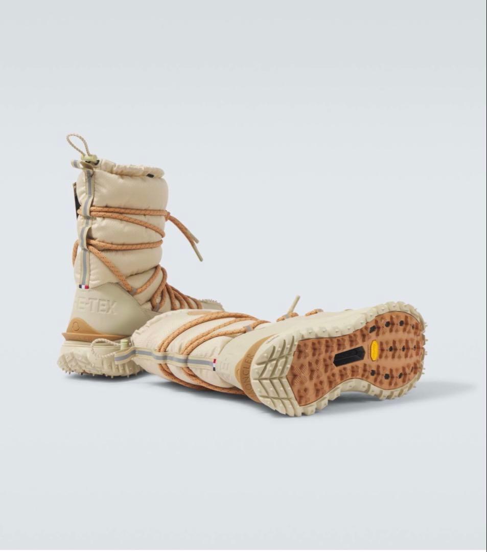MONCLER スノーブーツ クリーム色