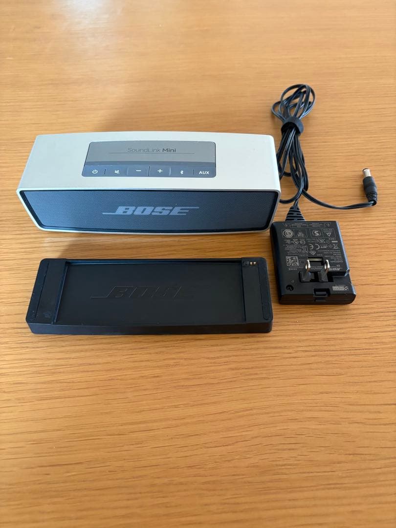 BOSE SoundLink Mini 本体と充電ドック