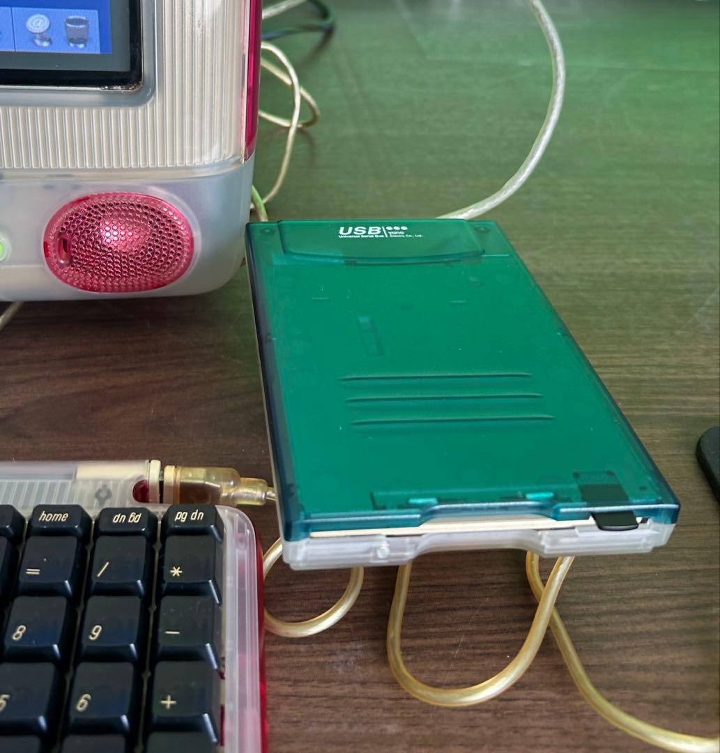 Macデスクトップ The iMac G3, originally released