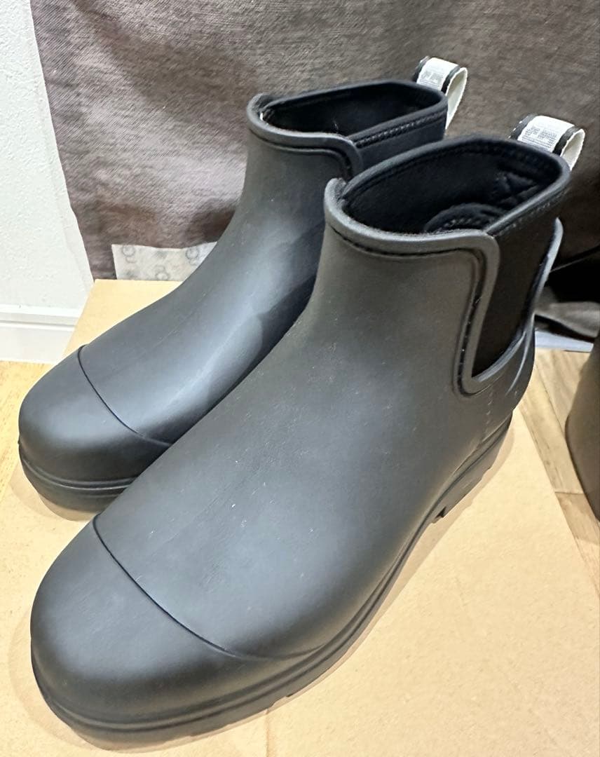 UGG ブラック レインサイドゴアショートブーツ 25cm