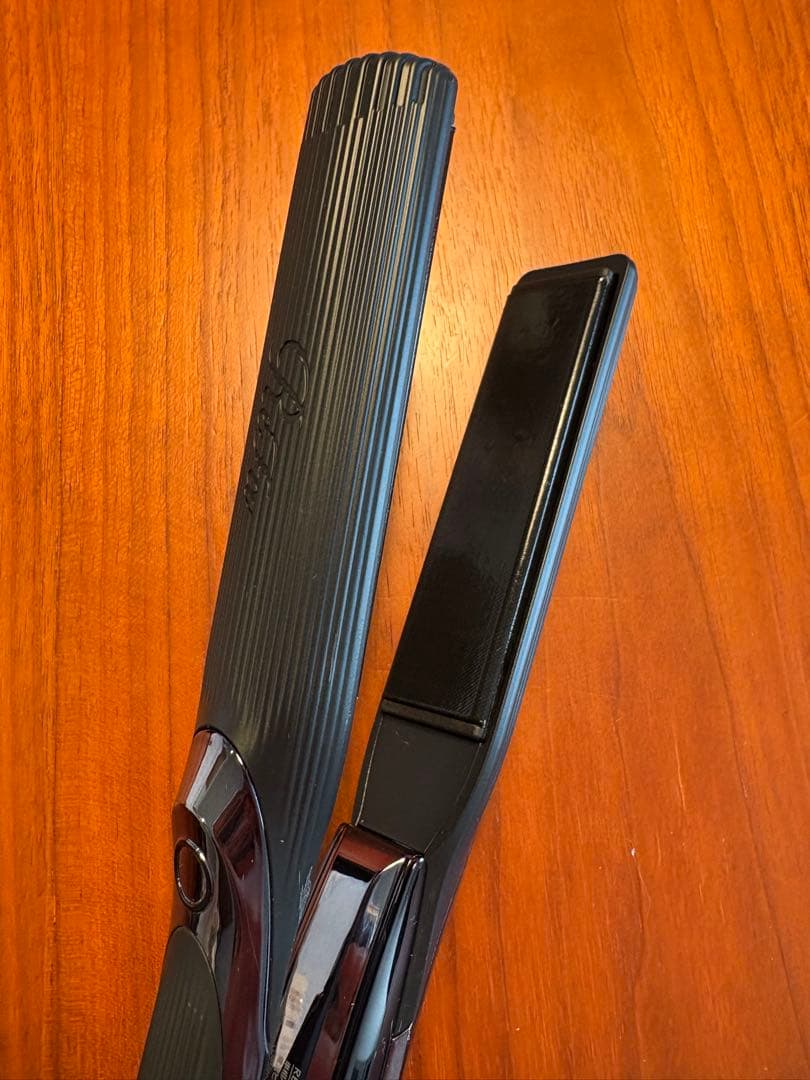 【美品】リファ　ストレートアイロン ブラック