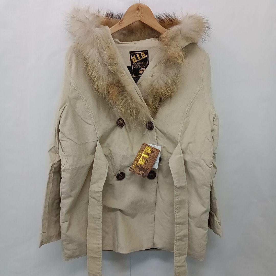 【新品タグ付き】d.i.a ベージュ ファー付きダブルブレストコート
