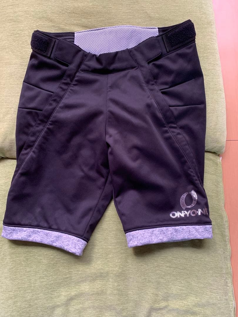 オンヨネ　スキー　ハーフパンツ　ユニセックス　Sサイズ
