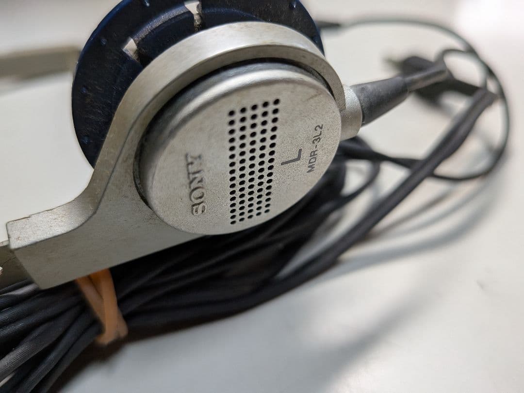 SONY WALKMAN TPS-L2 初代ウォークマン ジャンク品ヘッドホン付