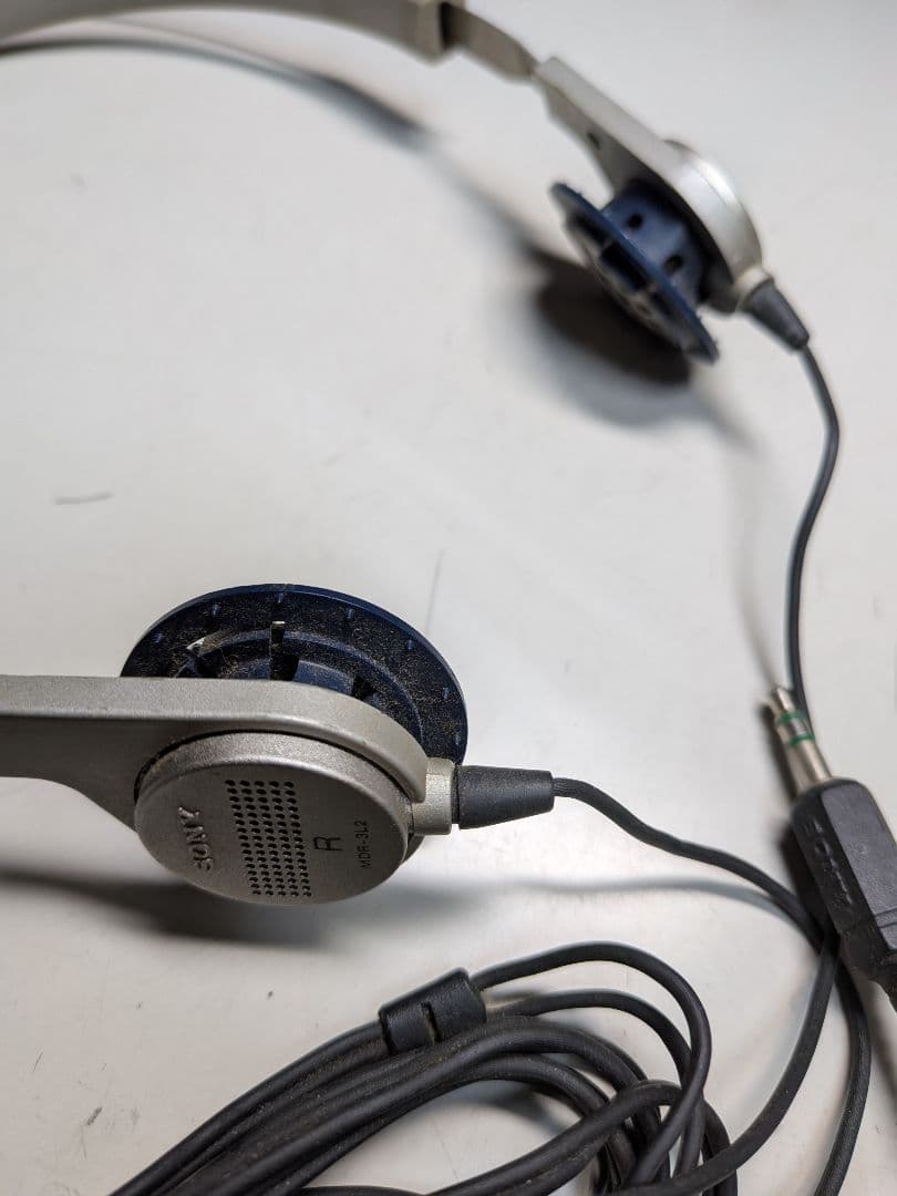 SONY WALKMAN TPS-L2 初代ウォークマン ジャンク品ヘッドホン付