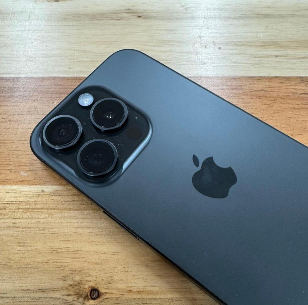 美品　iPhone 15 Pro 128gb SIMフリー版