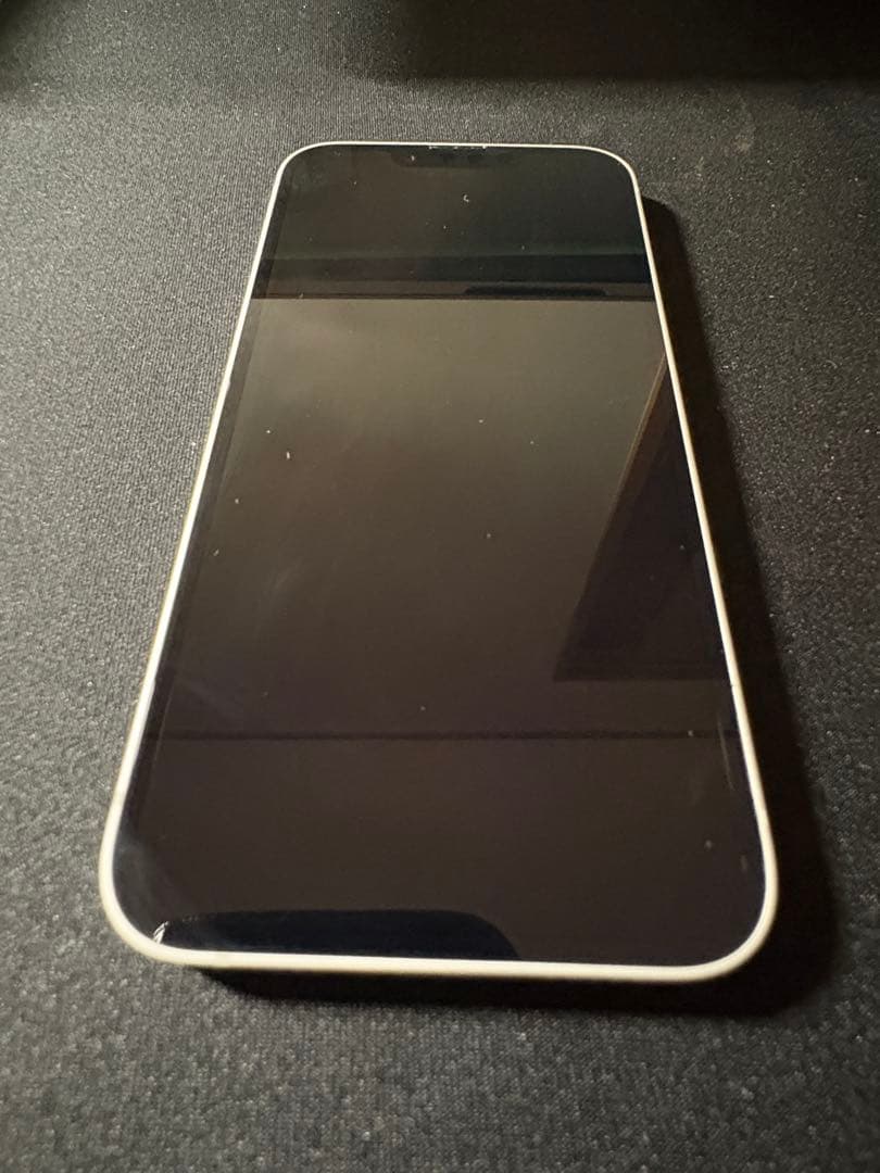 iPhone16e、ホワイト、128GB、背面割れ、ジャンク【現状品】