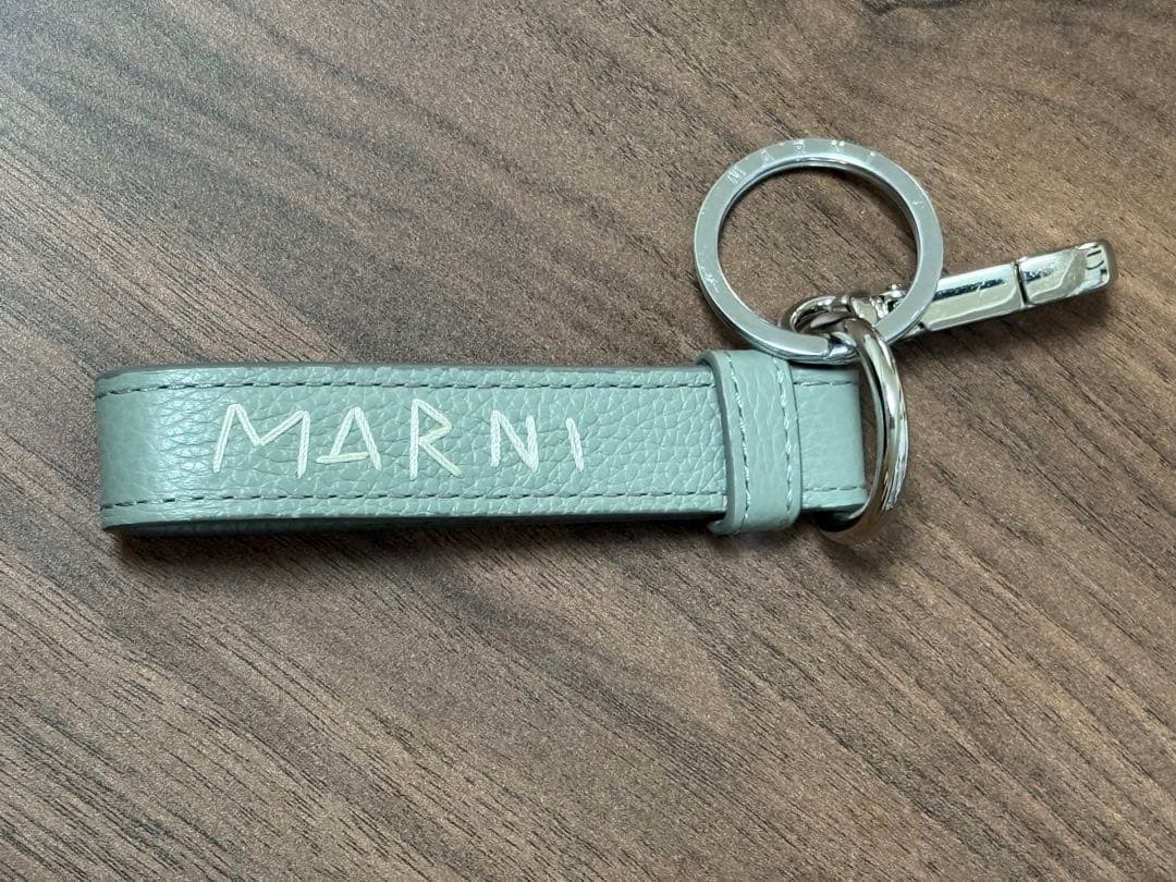 MARNI レザーキーリング 刺繍入り（グレー）