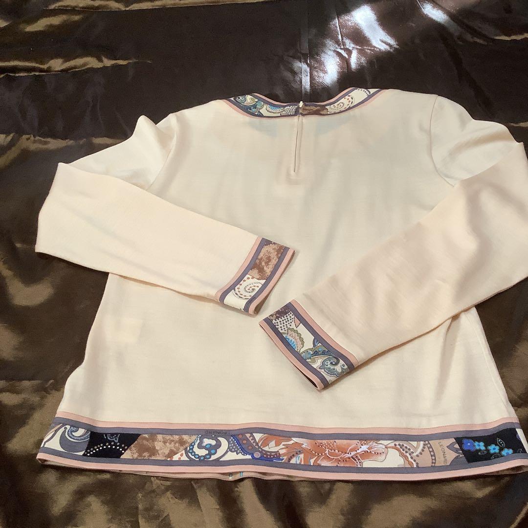 レオナール　長袖クリーム色トップス