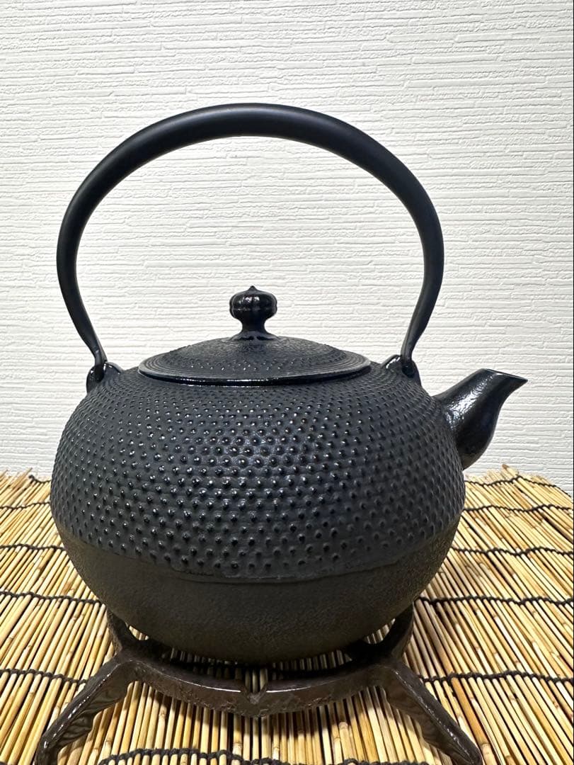 未使用品、供箱、栞付　南部宝星堂造　１８型アラレ　南部鉄瓶　南部鉄器　調理器具