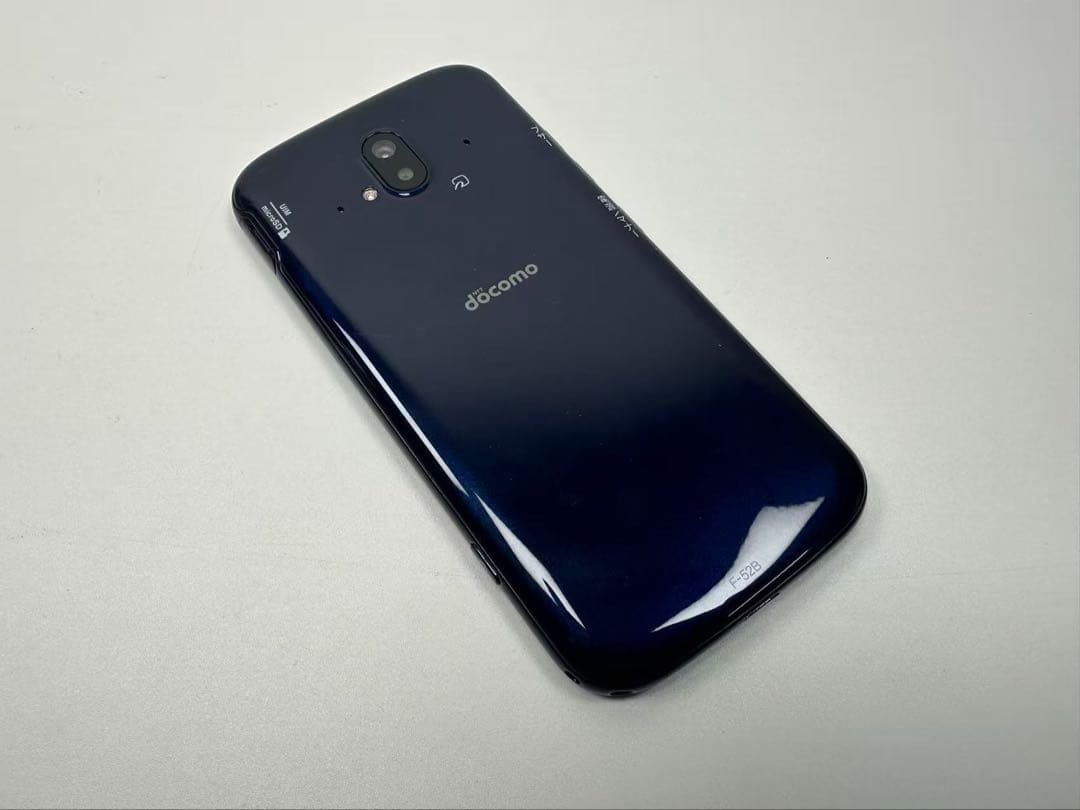 美品 NTT docomo らくらくスマートフォン F-52B ネイビー