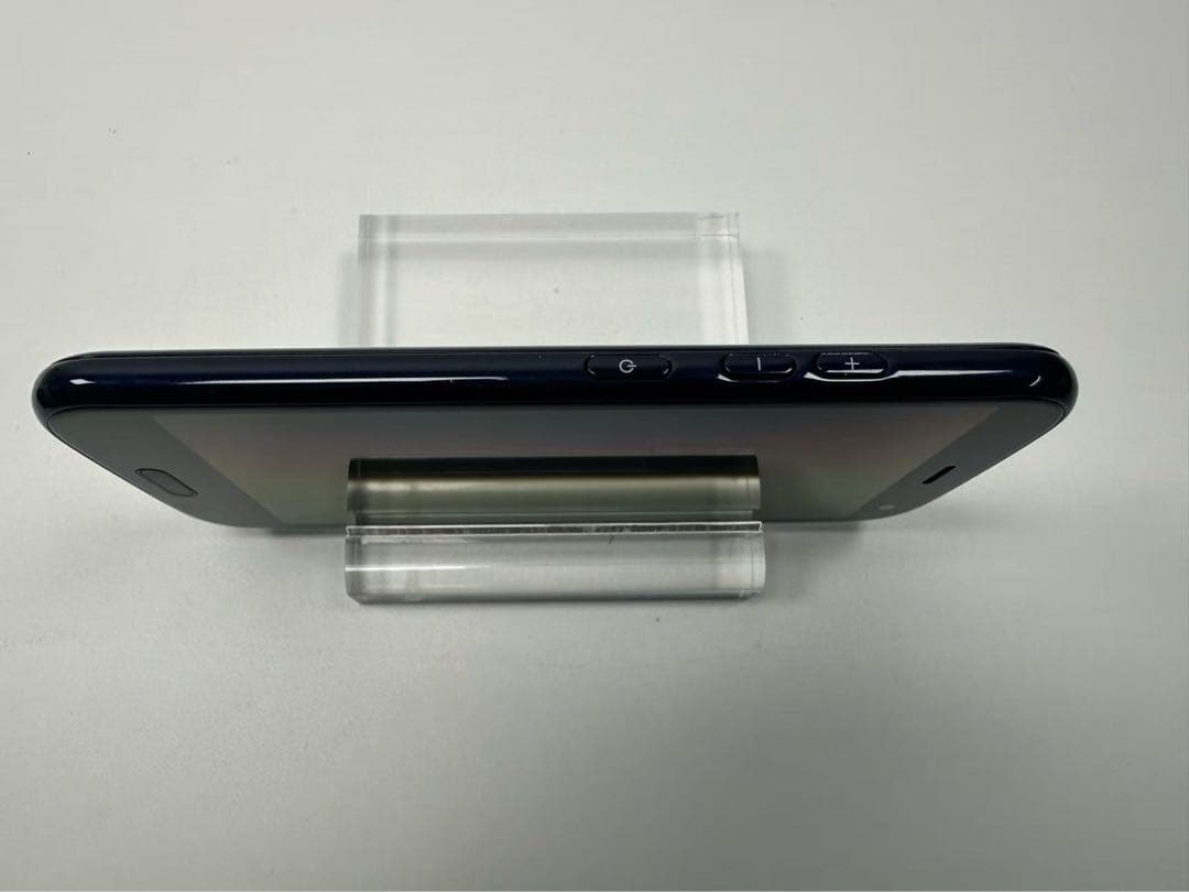 美品 NTT docomo らくらくスマートフォン F-52B ネイビー