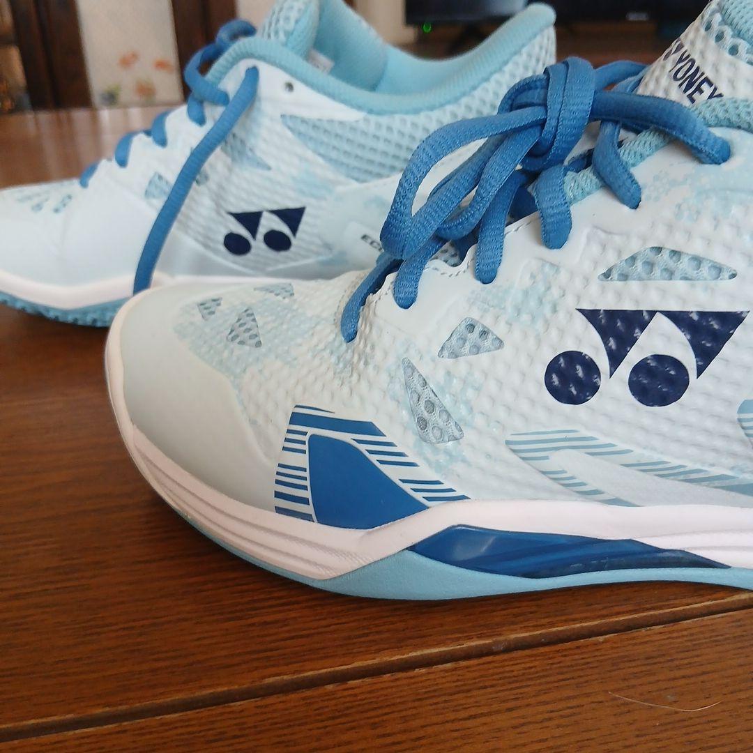 「美品」YONEX バドミントンシューズ 　　24.5cm 水色