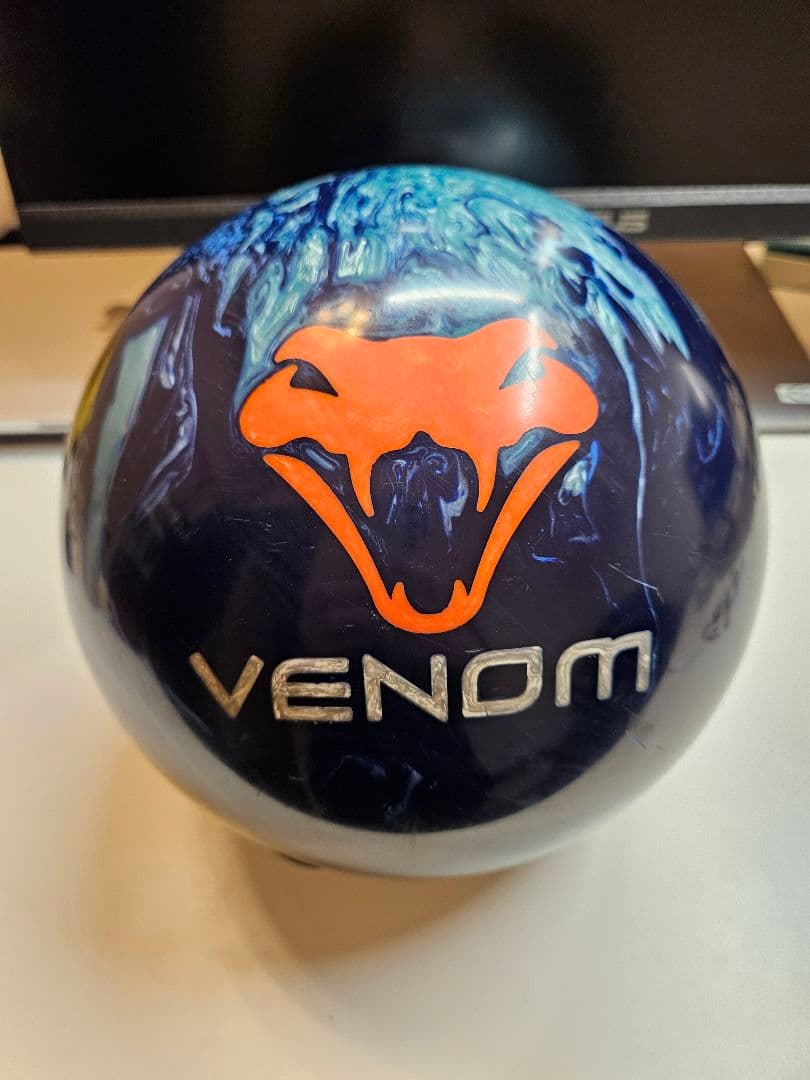 ベノムブルーコーラル 15ポンドボウリングボール