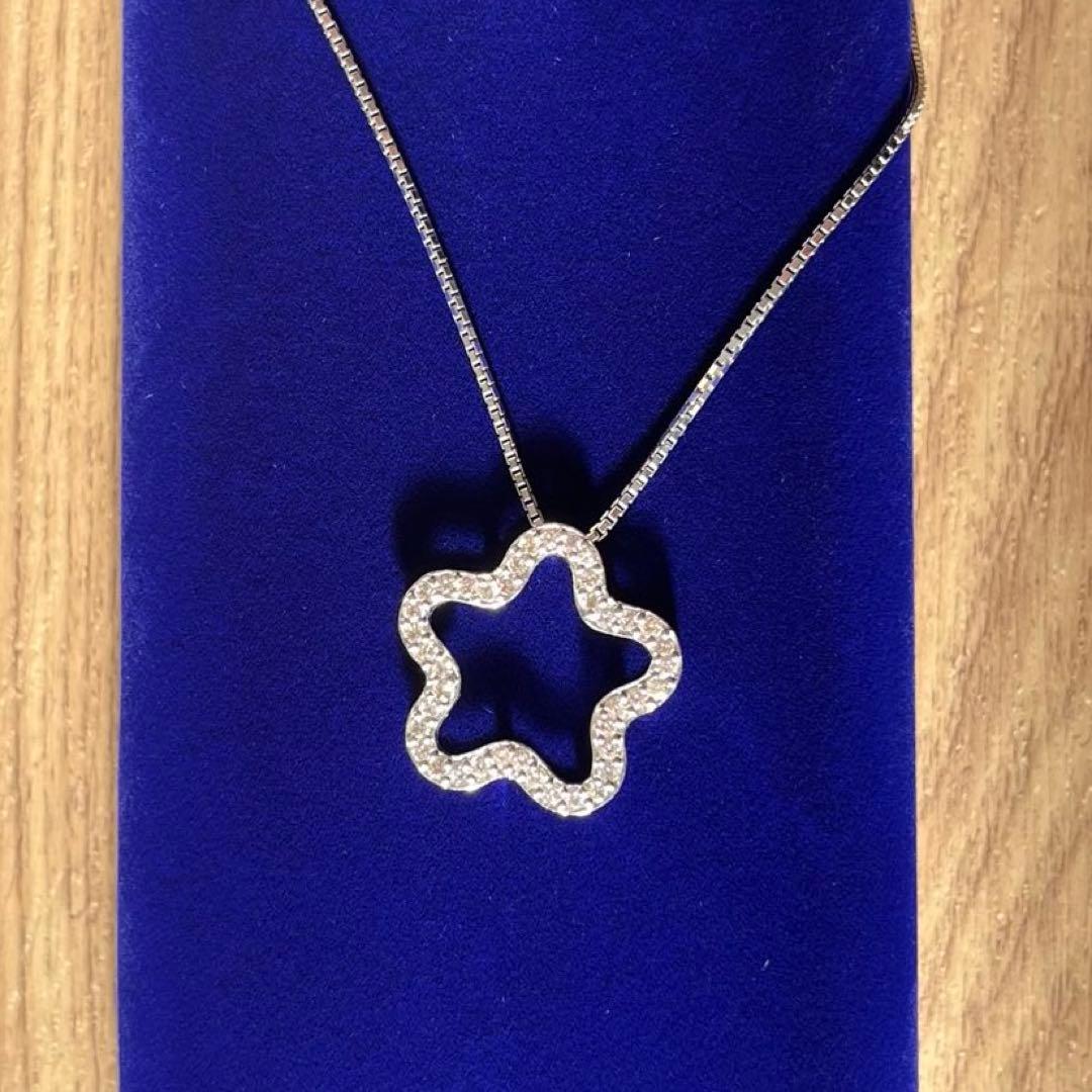 K18WGダイヤモンドフラワーネックレス　胸元に咲く、永遠の輝き