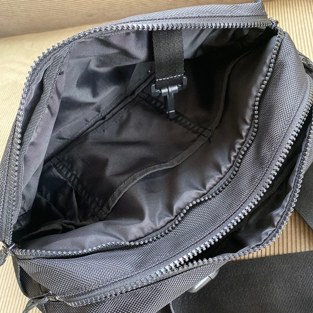 美品 ニューエラ マリークワント スクエア ボディバッグ ブラック マリクワ