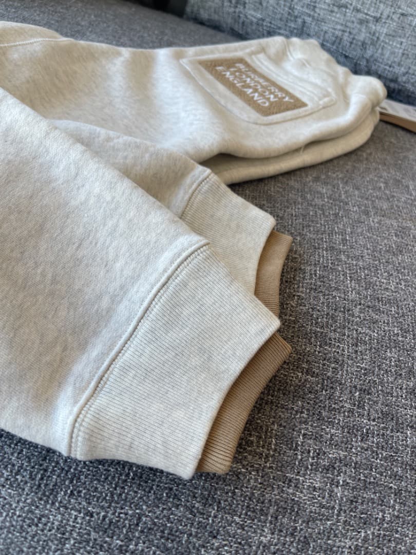 新品未使用 タグ付き BURBERRY 8Y 128cm スウェット