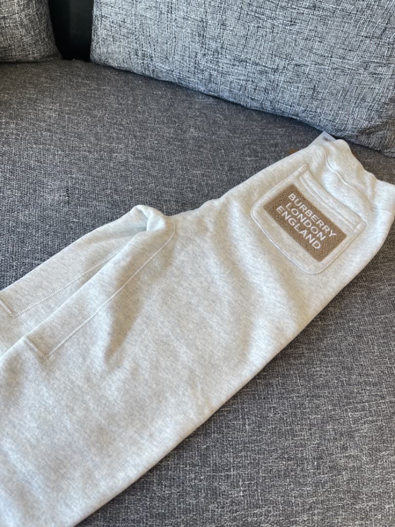 新品未使用 タグ付き BURBERRY 8Y 128cm スウェット