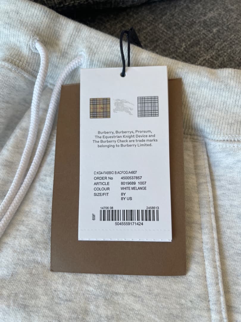 新品未使用 タグ付き BURBERRY 8Y 128cm スウェット