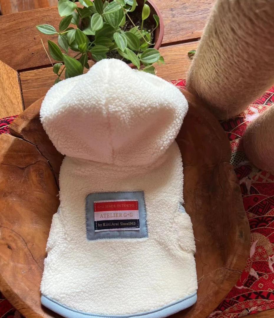 AGG新品 犬服 冬用 厚手 フード付きベスト S 小型犬 防寒