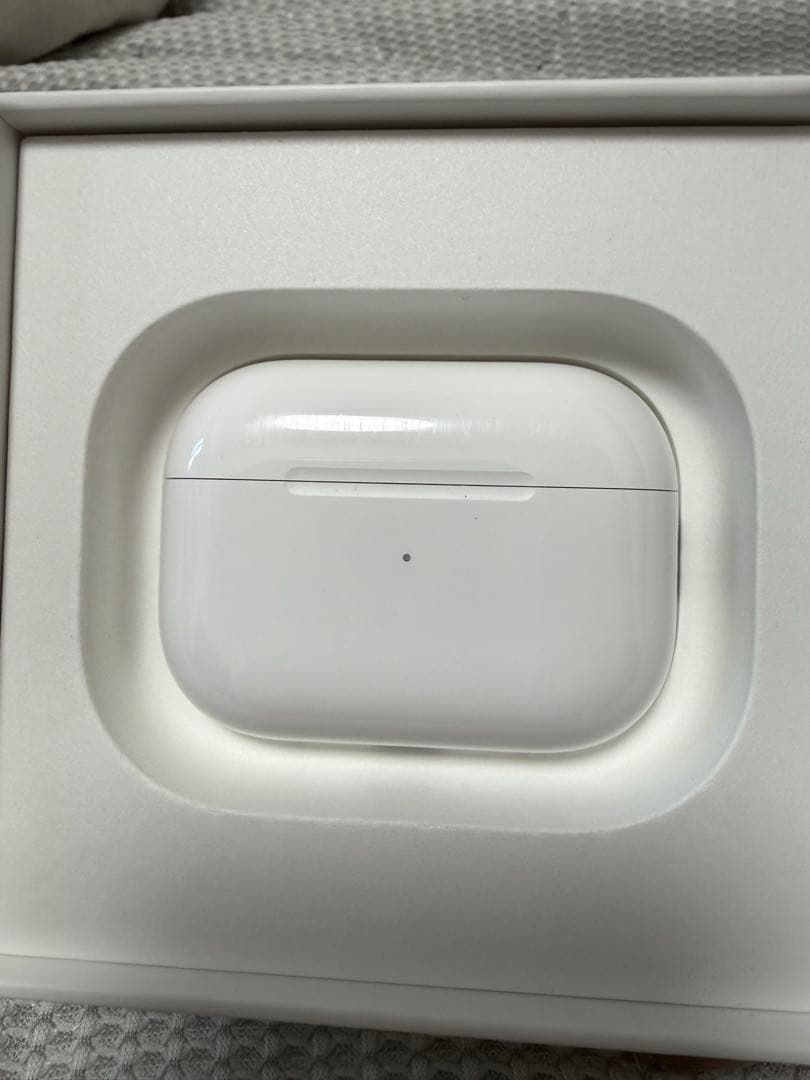 Apple AirPods Pro 第2世代 イヤーチップと充電器付き