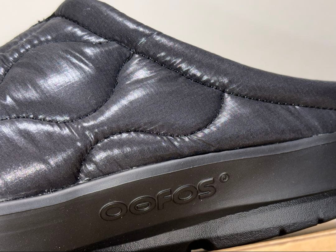 US9 ウーフォス OOcoozie Thermo Mule 黒 oofos