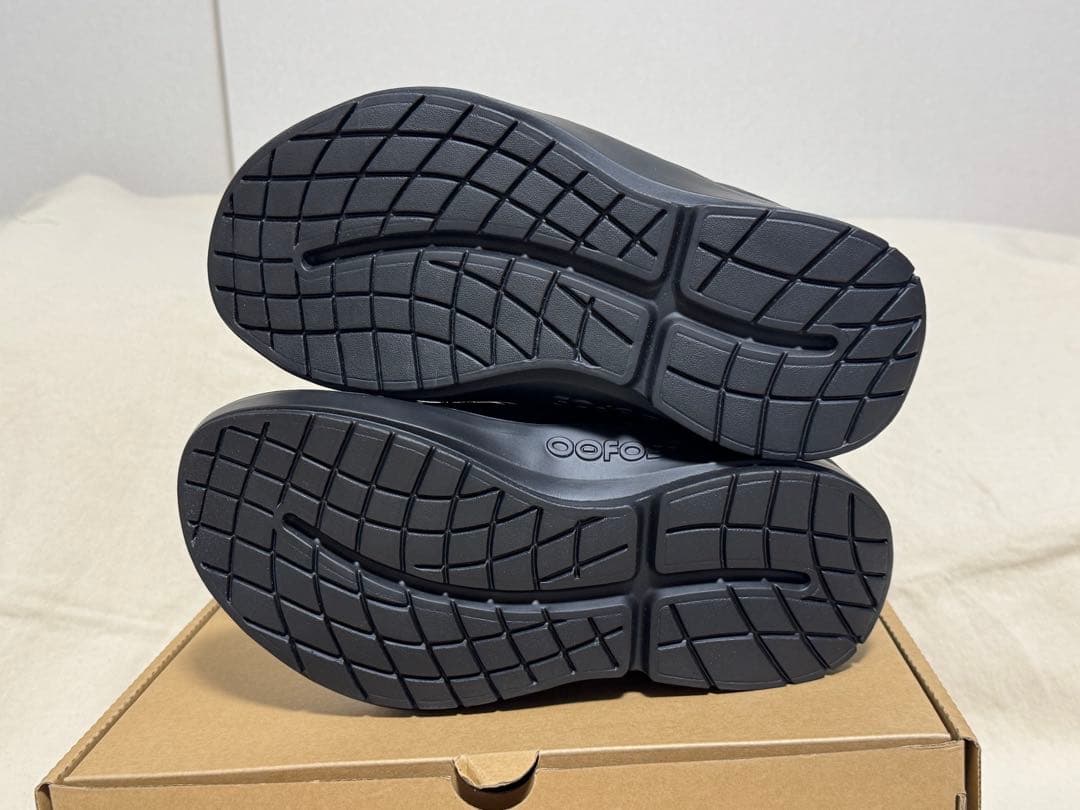 US9 ウーフォス OOcoozie Thermo Mule 黒 oofos