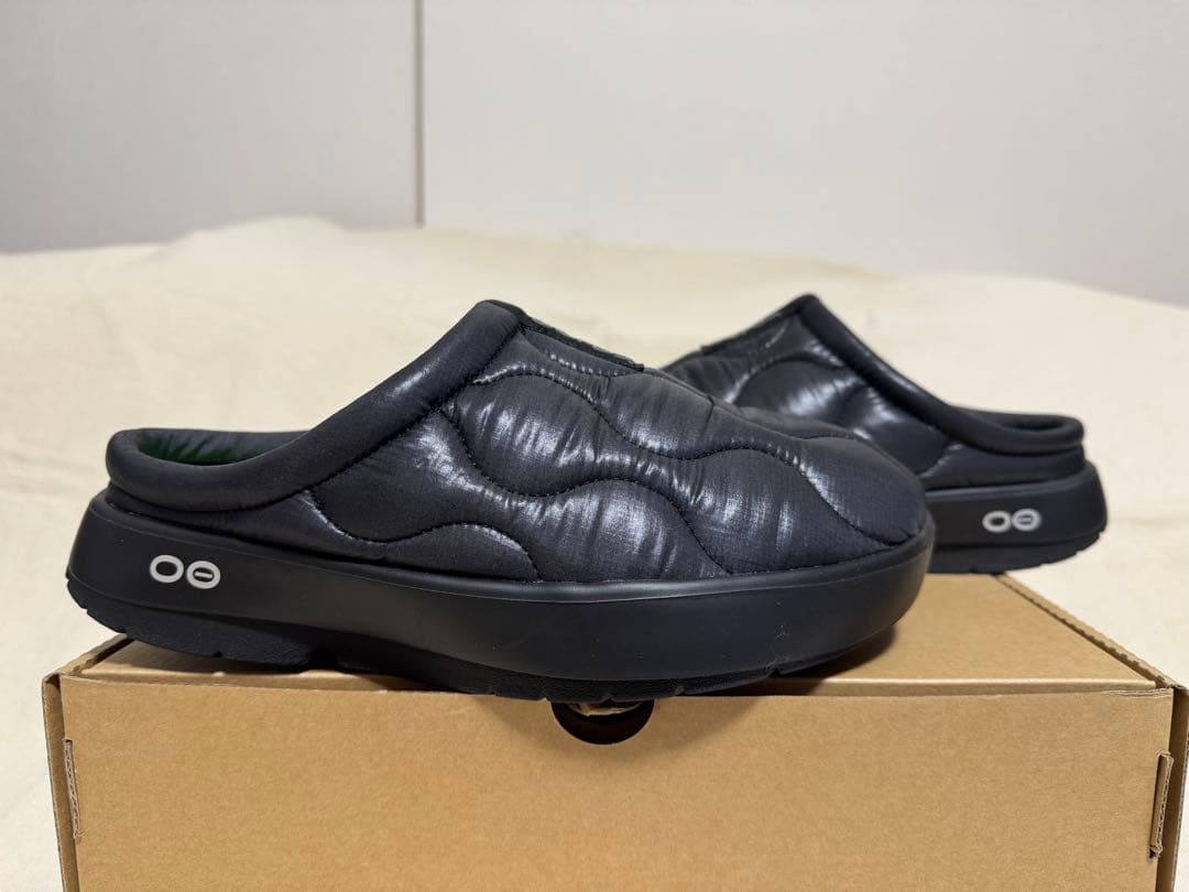 US9 ウーフォス OOcoozie Thermo Mule 黒 oofos