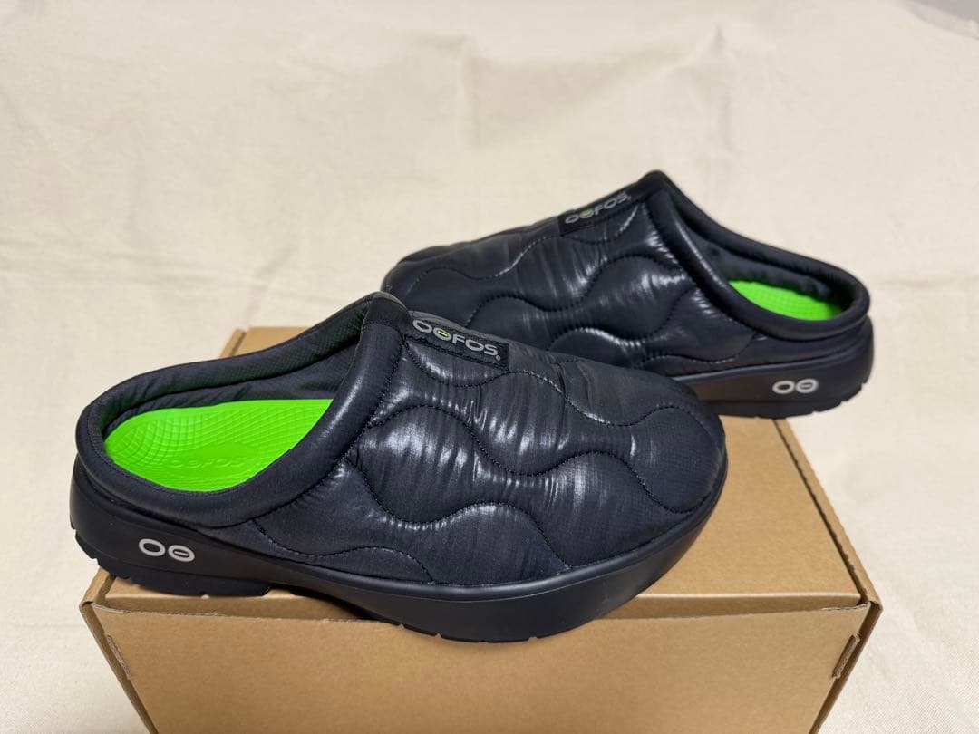 US9 ウーフォス OOcoozie Thermo Mule 黒 oofos