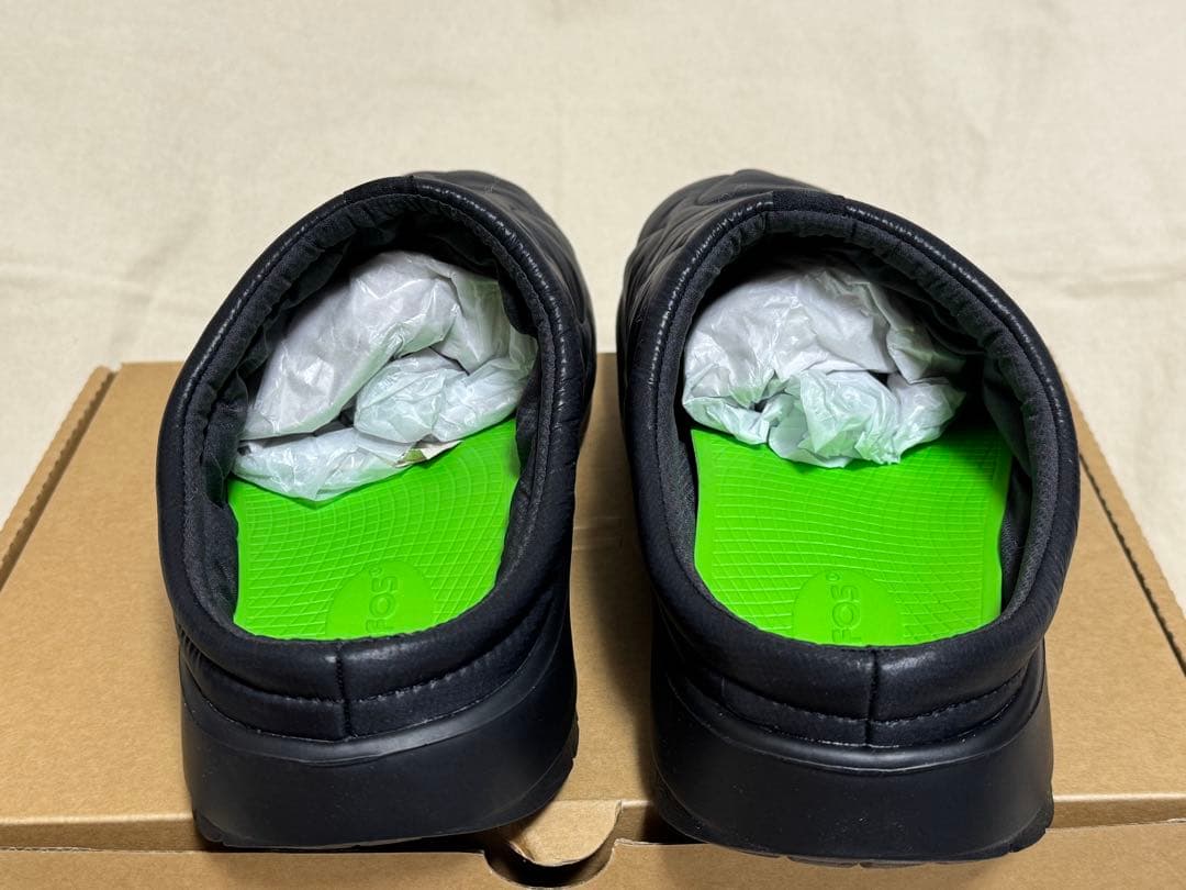 US9 ウーフォス OOcoozie Thermo Mule 黒 oofos
