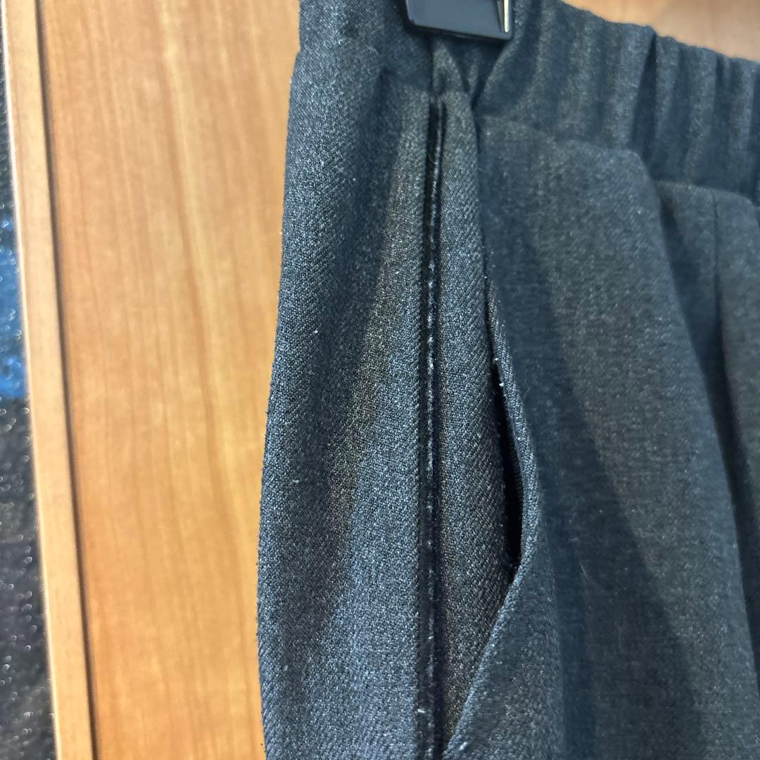 OUR パイピング使いのセミワイドパンツ